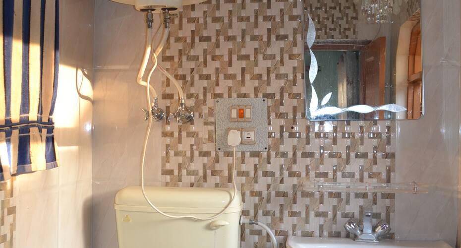 Hotel Valley Comfort, Srinagar 4
